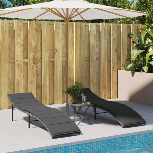 Sonnenliegen 2 Stk. mit Auflagen Grau Poly Rattan